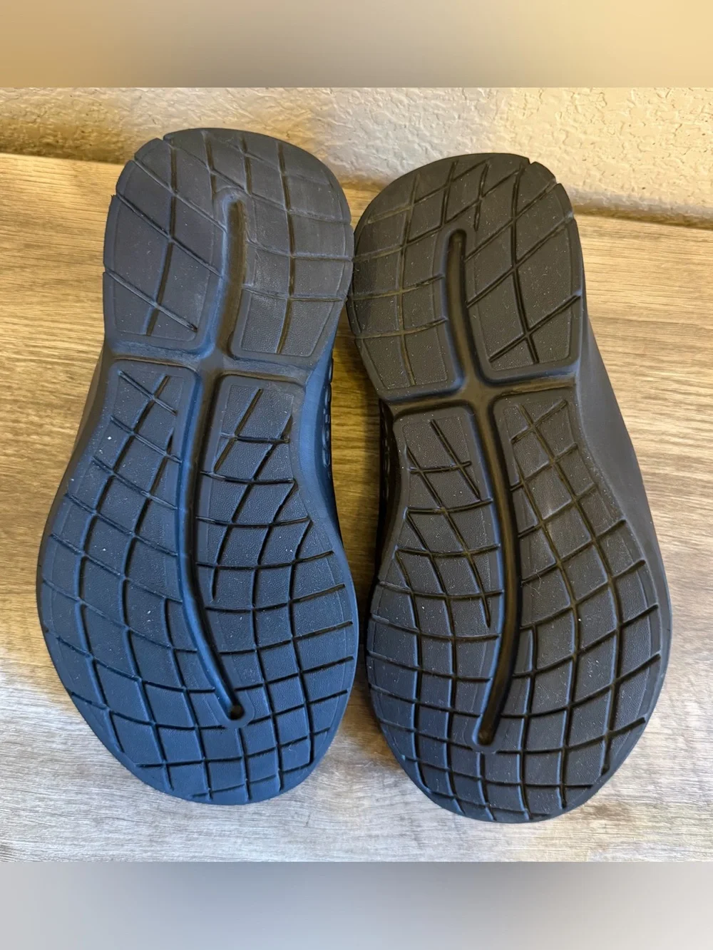 OOFOS OOmg Sport Recovery Shoes